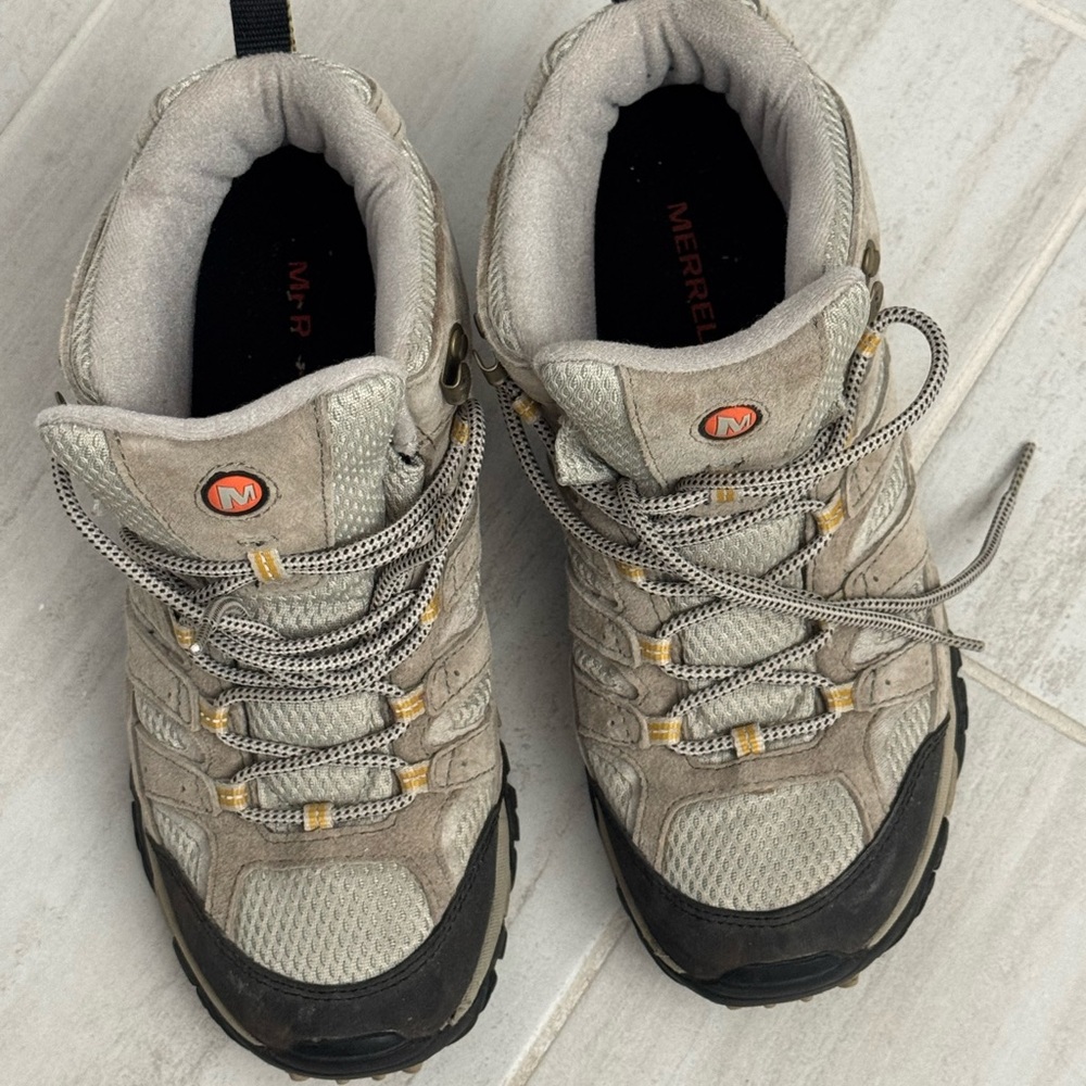 Merrell Women's Tan and Black Athletic Shoes